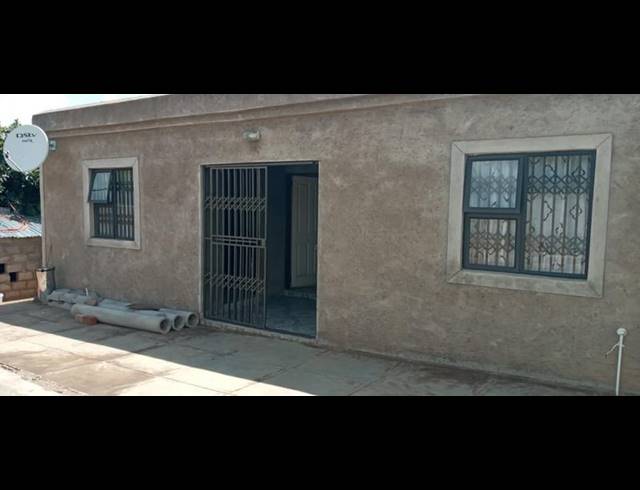 1 BEDROOM HOUSE FOR SALE IN ITSOSENG